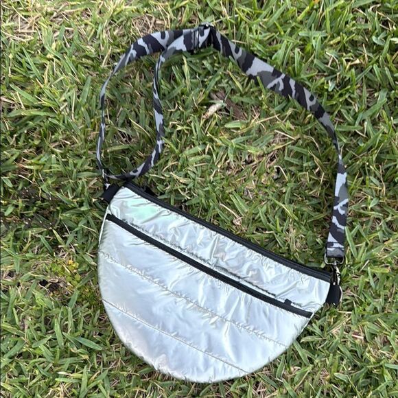 Silver Crossbody Bag - Camo Strap - Adjustable Strap - NWT - Picture 1 of 5